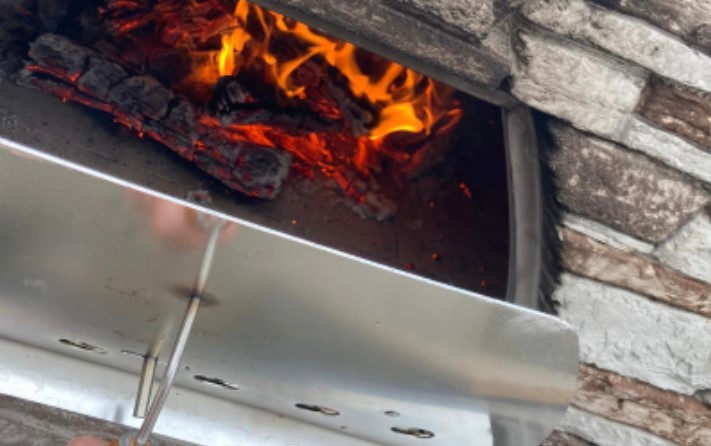 carne de porco em forno a lenha